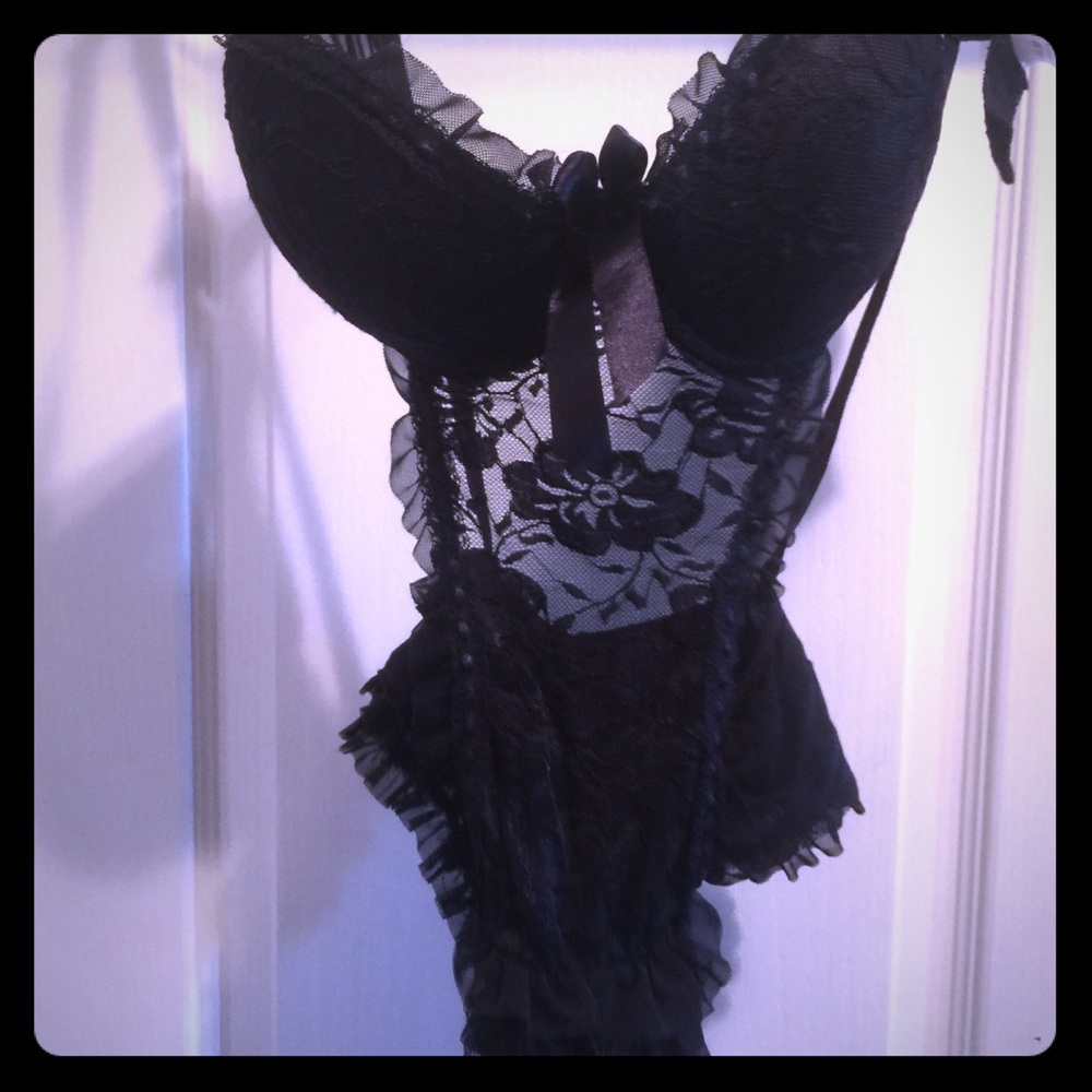 Women’s Black lace lingerie